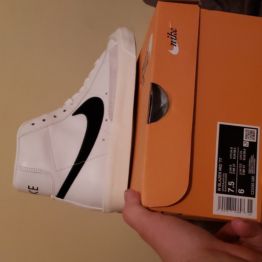 Womens Nike blazer mid 77
